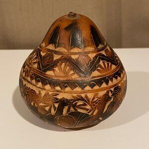 Peruvian Hand-Carved Gourd Container 4x4.5” Folk Art Decorative‎ Box